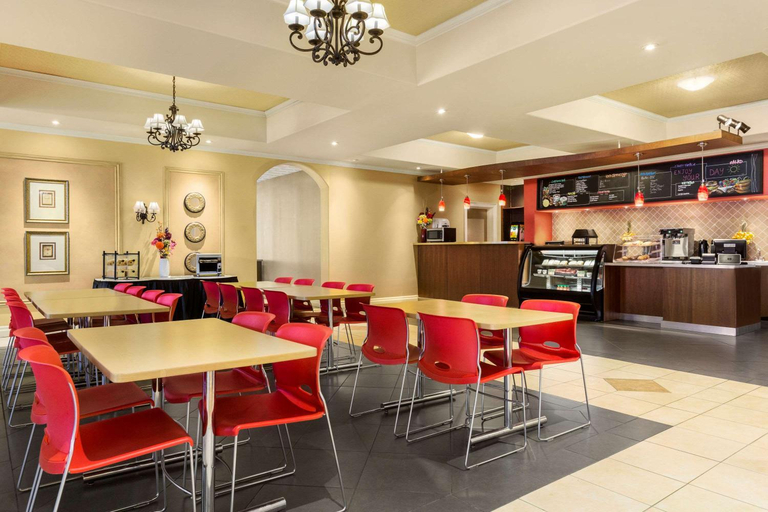 Food & Drinks 5, Days Inn & Suites by Wyndham Niagara Falls Centre St. By the Falls, Niagara