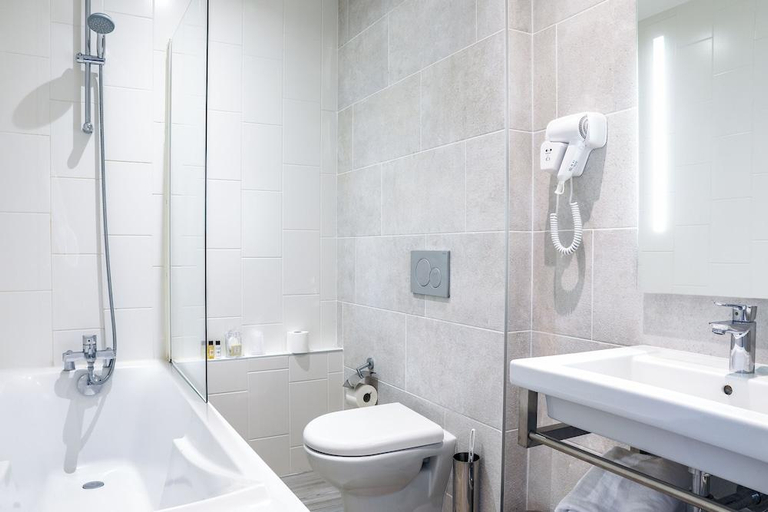 Bathroom 2, La Digue, Manche