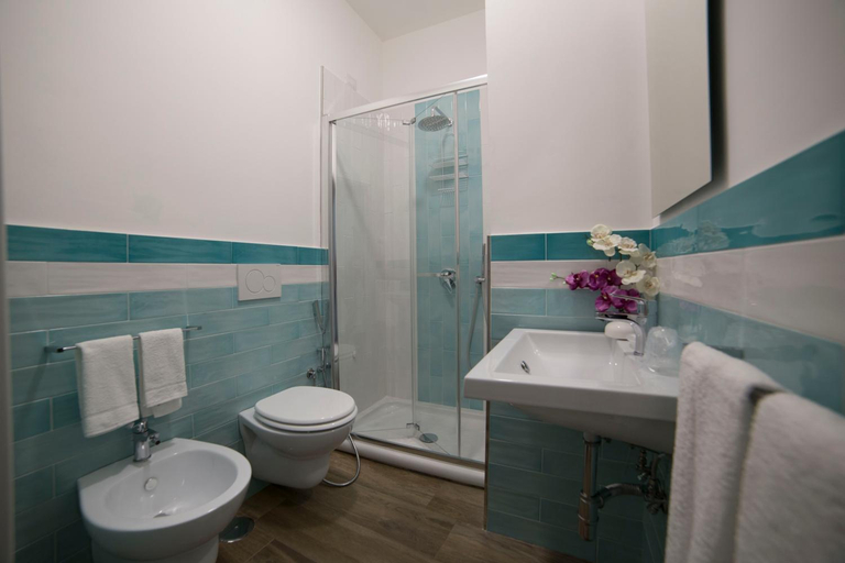 Bathroom 2, Jerula B&B, Napoli