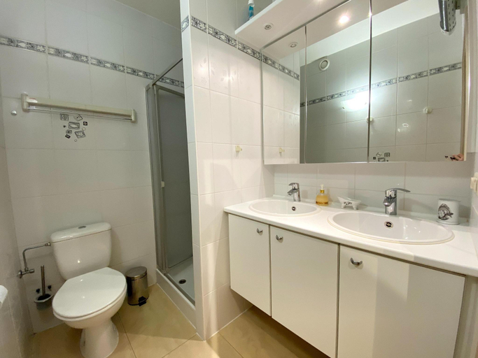 Bathroom 4, Apartment in Nieuwpoort near the Beach, West-Vlaanderen