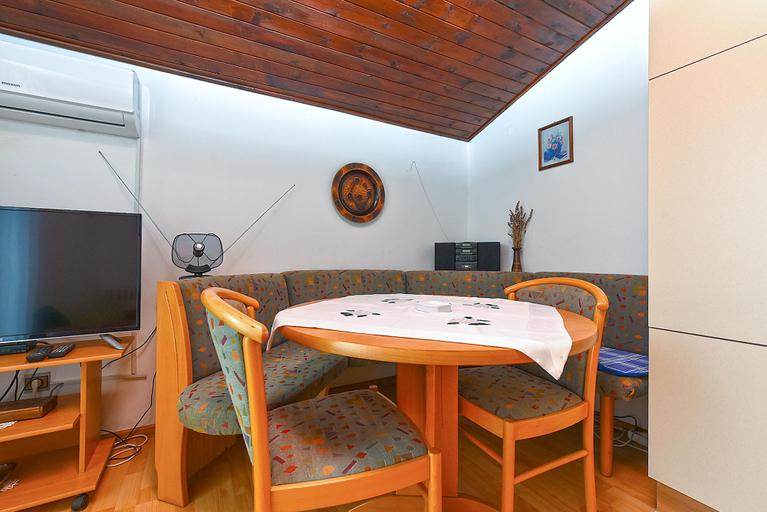 Others 5, Apartment 417, Medulin