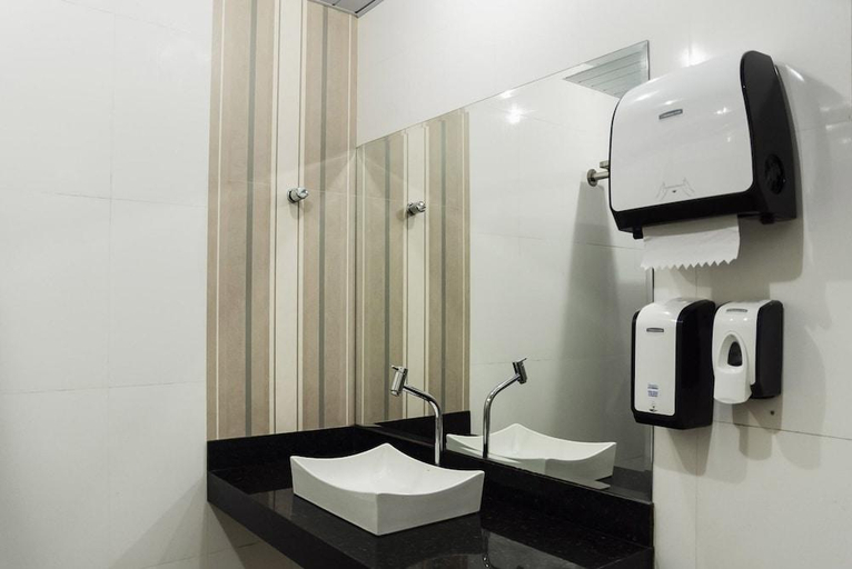 Bathroom 4, Belém Soft Hotel, Belém