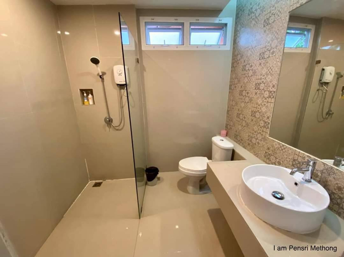 Bathroom 4, Narinfha Resort, Kaeng Krachan