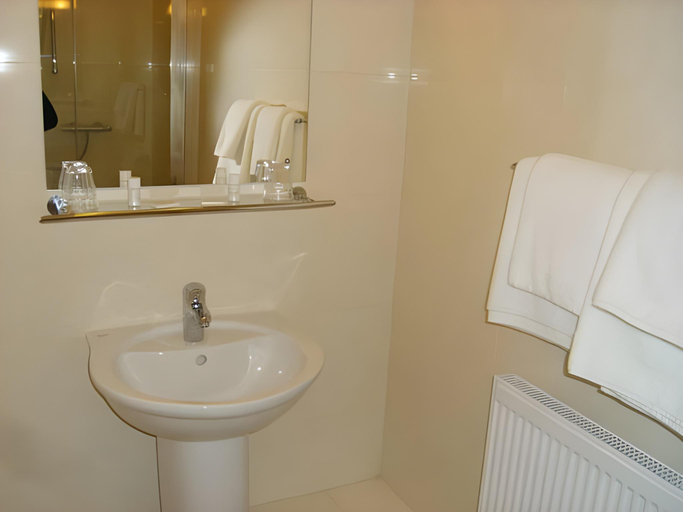Bathroom 4, Phoenix Park Hotel, Dublin