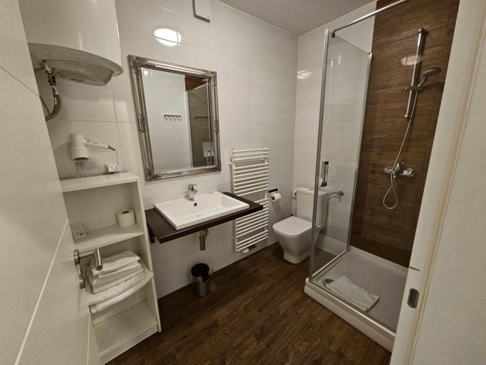 Bathroom, HOME APARTMANI I SOBE, Osijek