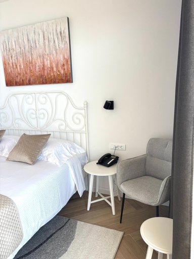 Bedroom 3, Stella's beachfront aparthotel, Split