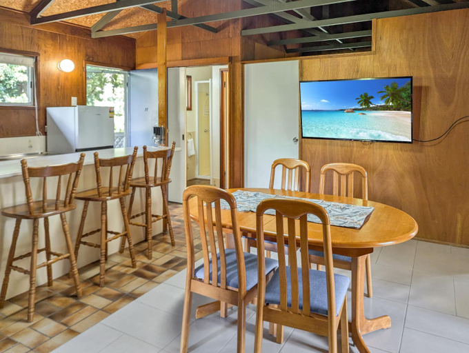 Food & Drinks, Capri Cabins, Livingstone - Pt B
