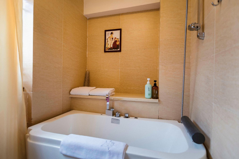 Bathroom 3, Lijiang Wangfu Hotel, Lijiang