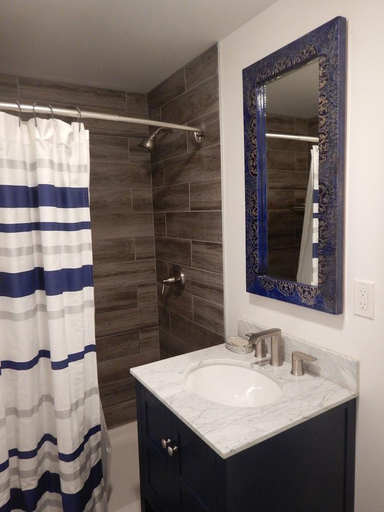 Bathroom, Carriage House, New Haven