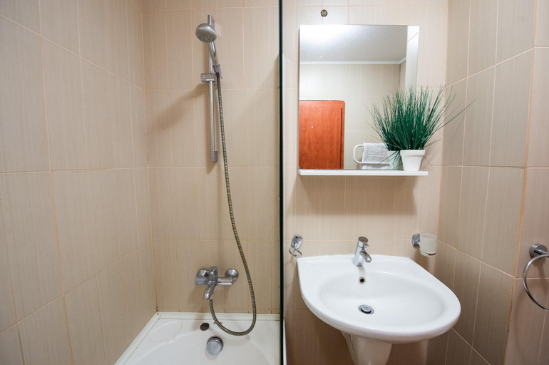 Bathroom 4, Coralia Luna Park Apartments, Constanta