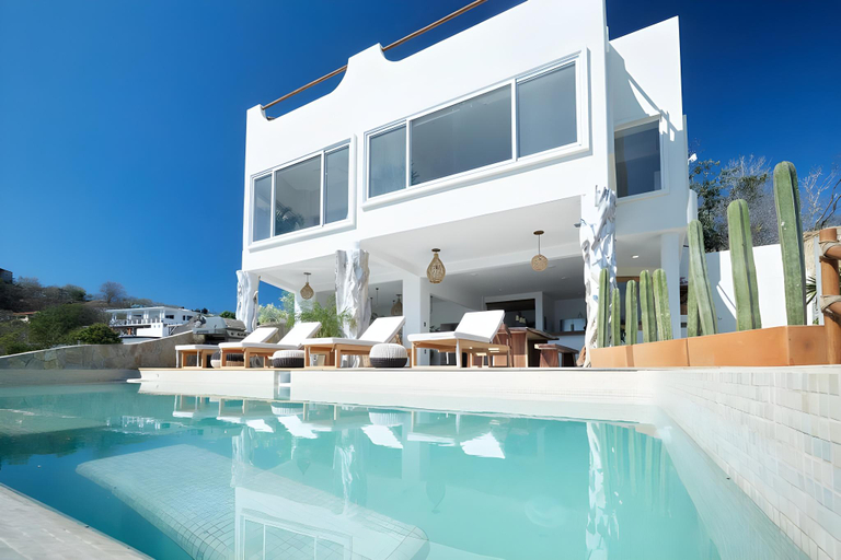 Sport & Beauty 2, Casa Roni - 5 Bedroom Luxury Villa with Ocean View, Dist. Pochutla