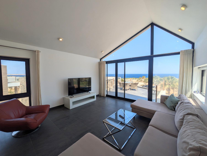 2, Sea & Golf Views 2BR Villa with Free Beach & Pool Access, Safaja