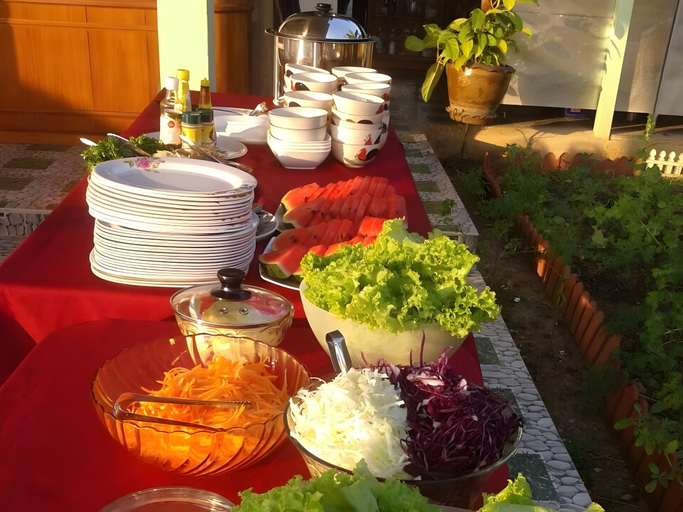 Food & Drinks