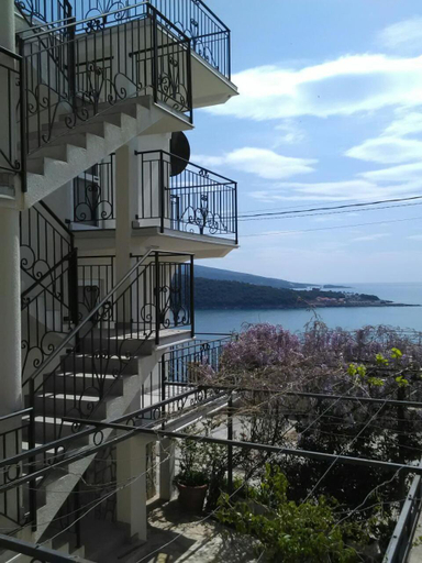 2, Vila Vito