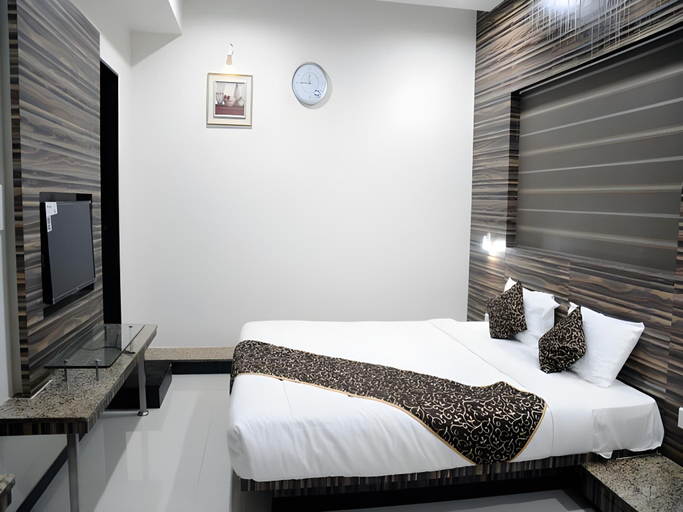 Bedroom, Hotel Regaal Palace, Jalgaon