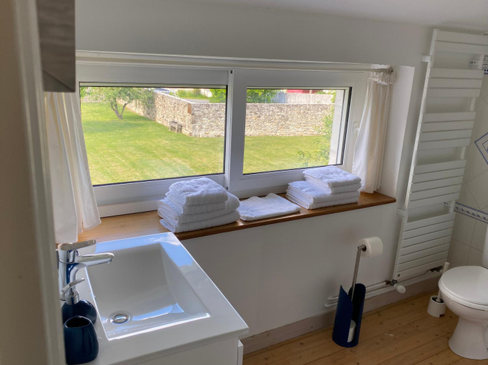 Bathroom 3, Les gites des Lauriers roses Chambre privee Ile d Aix, Charente-Maritime