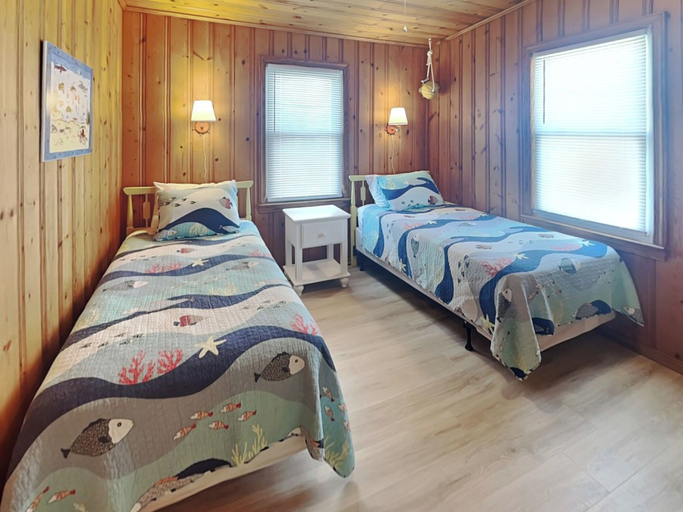 Bedroom 2, Mamaw's Spot by Topsail Realty, Pender