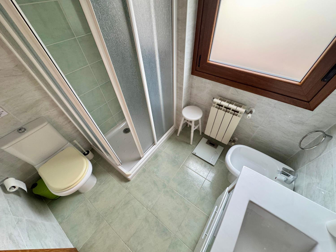 Bathroom 3, ROOMS PEREGRINOS A Casa Alicia, Pontevedra