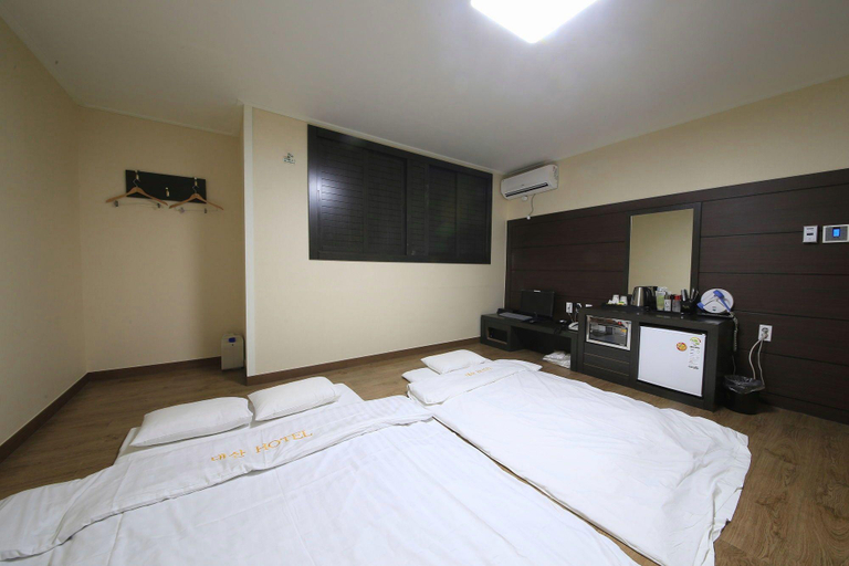 Bedroom 2, Seosan Daesan Hotel, Seosan