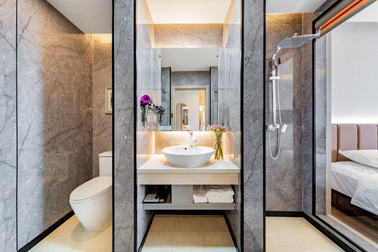 Bathroom 3, Joyland Grand Hotel, Ordos