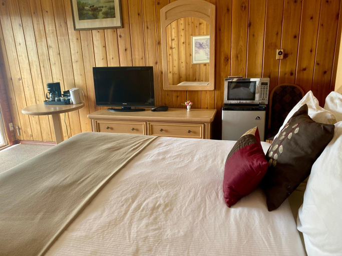 Bedroom 2, Rocky Mountain Springs Lodge, East Kootenay