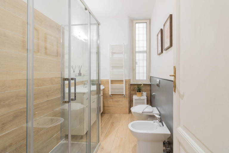 Bathroom 3, Luxury Spagna Apartments, Roma