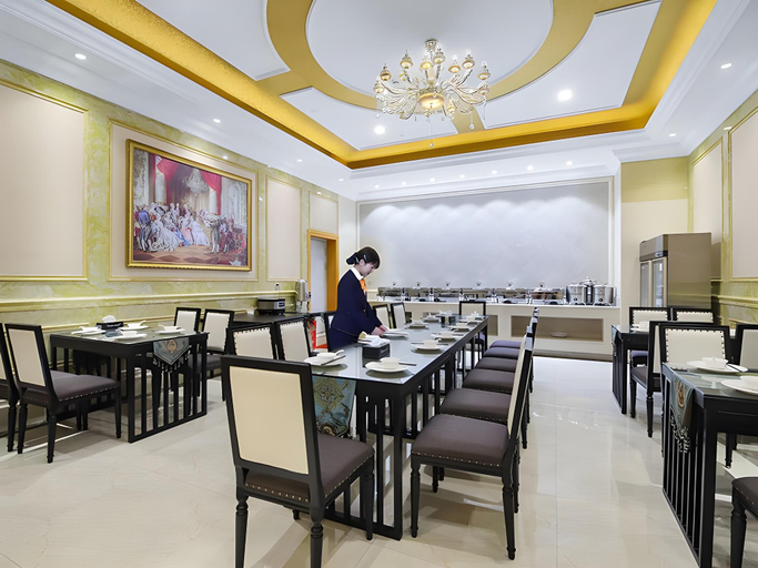 Food & Drinks 5, Vienna Hotel Xinjiang Kashgar 2nd Ring Road Food Street, Kashgar