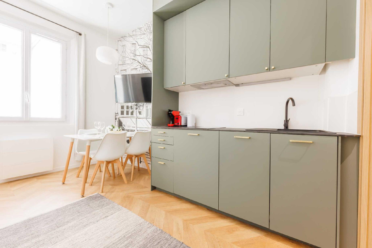 Kitchen, Charming apartment - 1BR/4P - Épinettes, Paris
