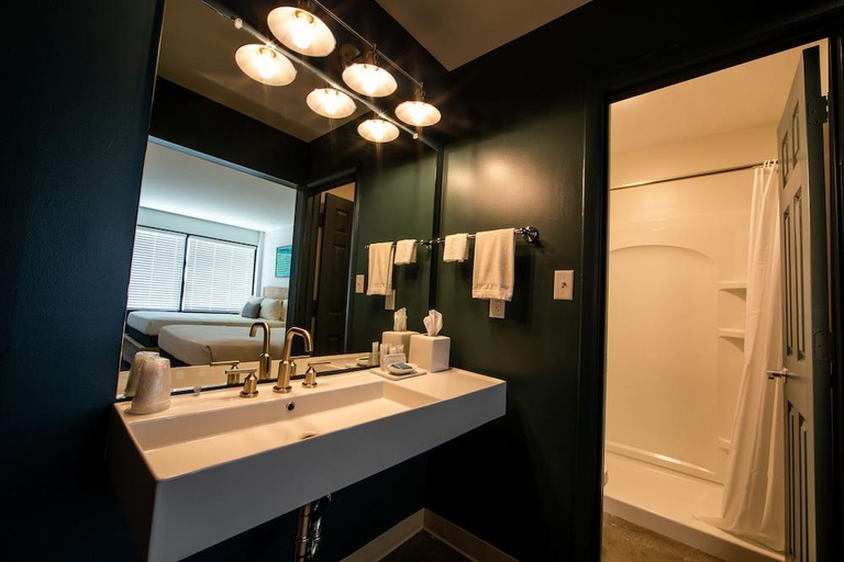 Bathroom 3, Rivers Rest Resort, Charles City