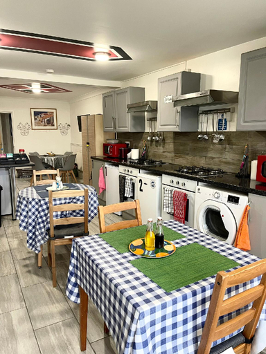 Others 4, Penn Gardens - Two Bedroom Apartment 2, London