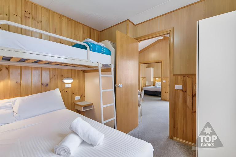 Bedroom 2, Shepparton Holiday Park, Shepparton