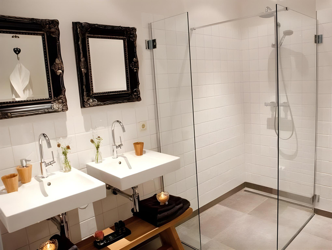 Bathroom, The Barnyard, Midden-Drenthe