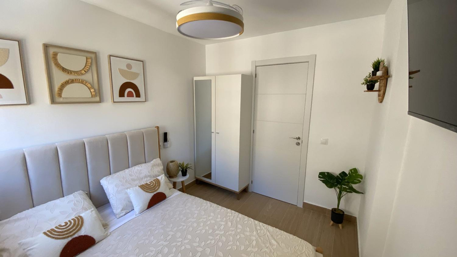 Bedroom 5, THE ROCK VIEWS APARTMENTS 1 min walking to Gibraltar, Cádiz