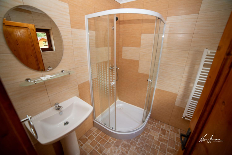 Bathroom 4, CASA BINU, Arieseni