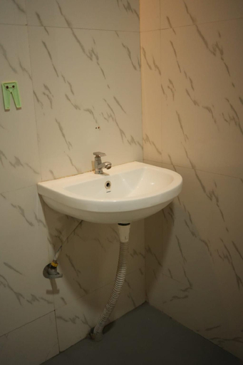 Bathroom 5, Hotel New Natraj, Kolhapur