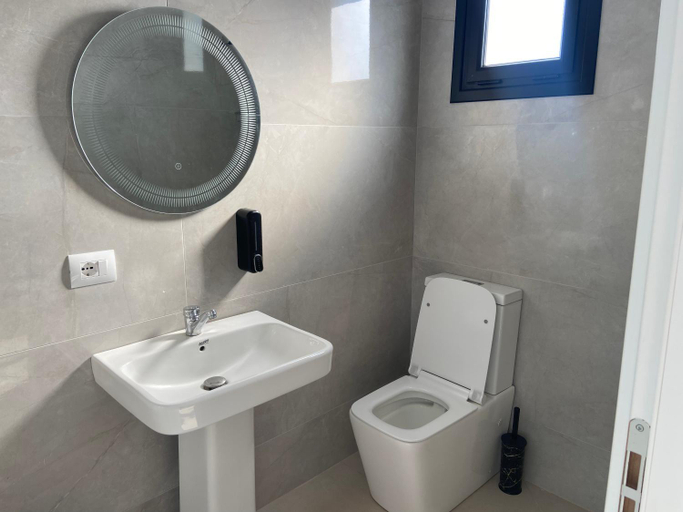 Bathroom 3, Karafili House, Sarandës