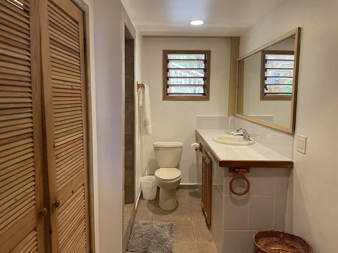 Bathroom, Hotel Guanaja, Guanaja