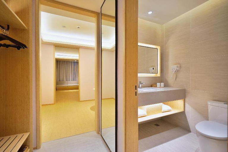 Bathroom 4, Ji Hotel (Pinghu Ruifeng Square), Jiaxing