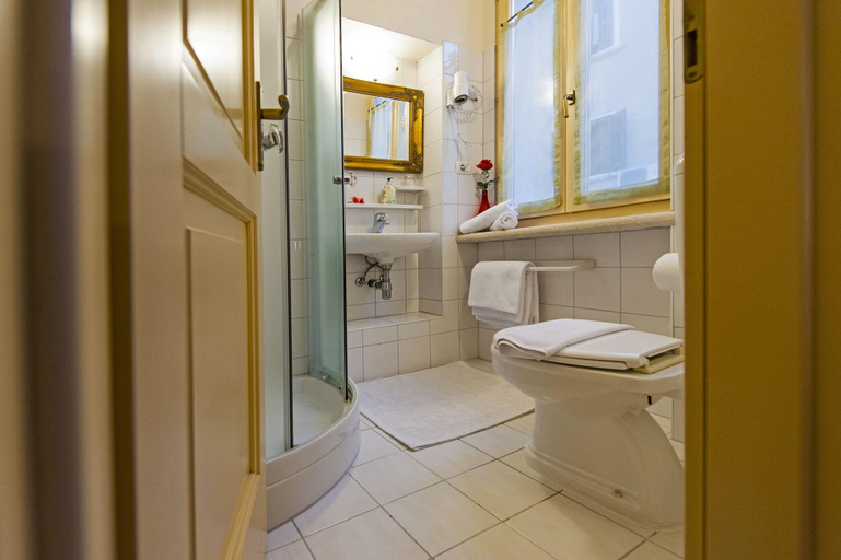 Bathroom 2, Residence LA CARERA Centro Storico, Rovinj