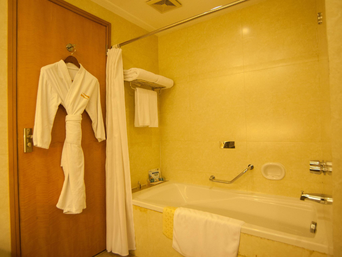 Bathroom 4, Qingdao Blue Horizon Hotel Huangdao, Qingdao