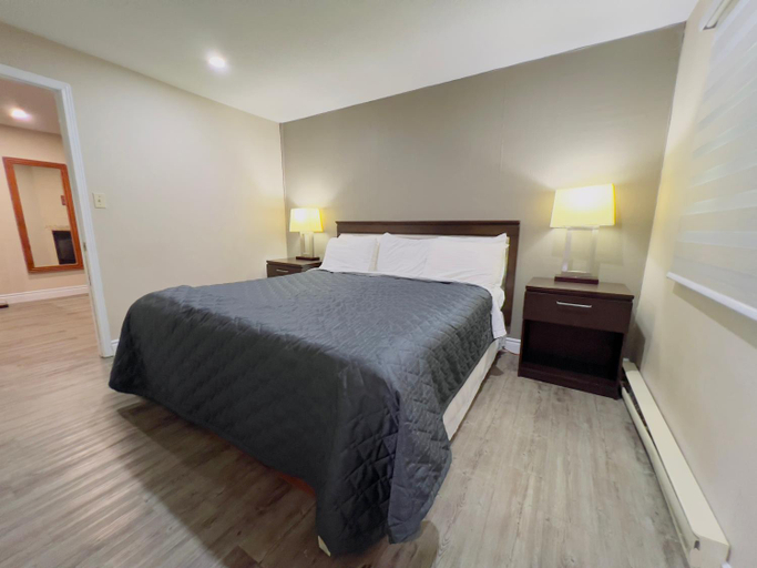 Bedroom 3, First Canada Hotel Cornwall Hwy 401 ON, Stormont, Dundas and Glengarry