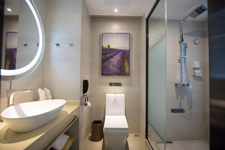 Bathroom 3, Lavande Hotels Yuxi Times Square, Yuxi