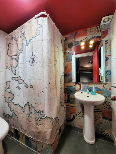 Bathroom 4, Maki Hostel Valparaiso, Valparaíso