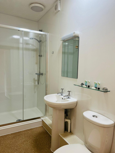 Bathroom 4, Rothwell House Hotel ., Northamptonshire