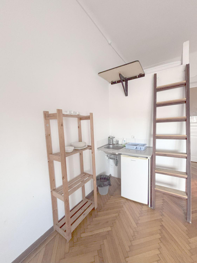 Others 4, Artist Guest House, Budapesti
