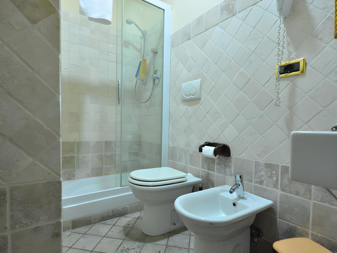 Bathroom 3, Casale De Santis, Rome