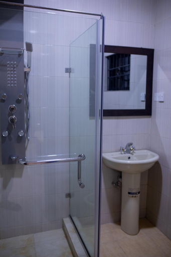 Bathroom 4, SkyRock Hotels Ogba, Ikeja