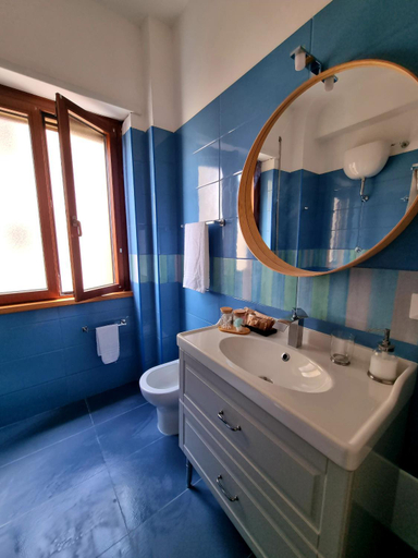 Bathroom 3, Happy in Naples, Napoli
