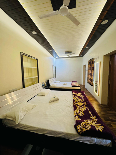 Bedroom 2, millenium residency, Varanasi