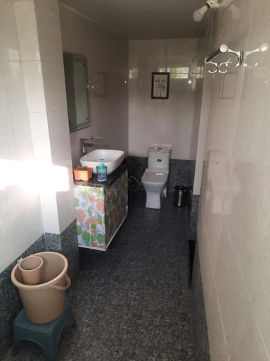 Bathroom 5, Ramgarh Kesar Vilas, A Heritage Haveli, Bundi